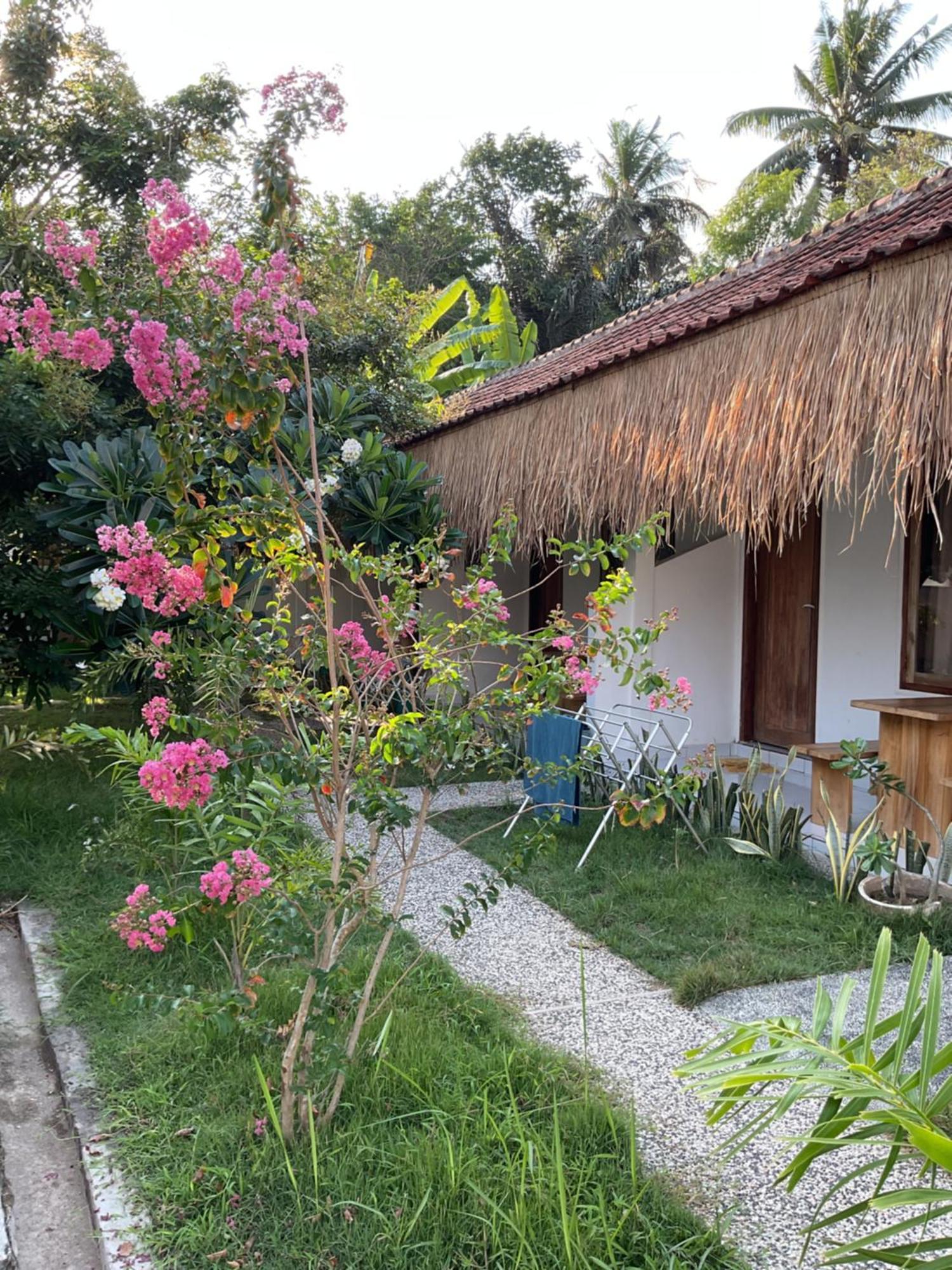 Tiga Spies Hostel Kuta  Eksteriør billede